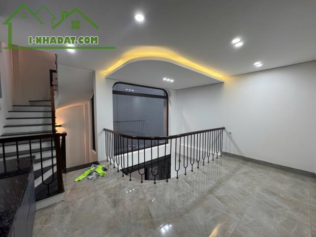Kính koong - Ngõ Thông -  ô tô đỗ cổng. Phố Ngọc trì, Thạch bàn. Diện tích 31m2 giá 5,x tỷ - 2