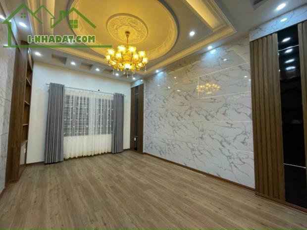 Siêu đỉnh lô góc –  VF3 vào nhà – Thang máy. Ngõ 318 Ngọc Trì, Thạch bàn – 54 m2 – 8,x tỷ