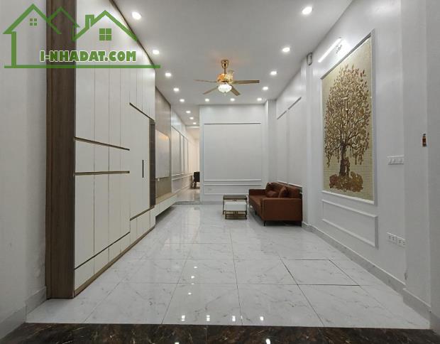 Bán nhà mới  Nhuệ Giang, thang máy,  phân lô, ô tô ,2 thoáng full nội thất - 1