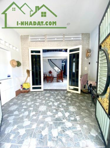 NHÀ 2 TẦNG ĐÚC MẶT TIỀN PHẠM THỊ GIÂY VÀI BƯỚC CHÂN - HẺM XE TẢI QUAY ĐẦU - GIÁP QUẬN 12 - 1