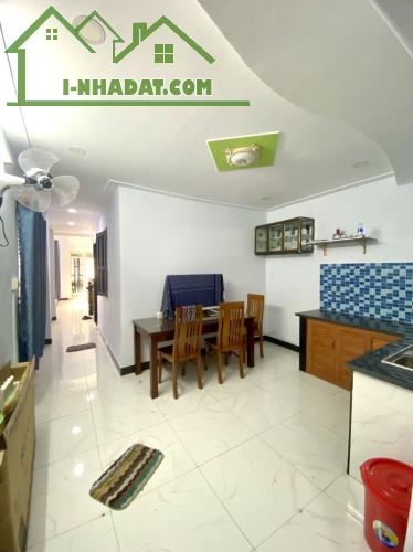 NHÀ 2 TẦNG ĐÚC MẶT TIỀN PHẠM THỊ GIÂY VÀI BƯỚC CHÂN - HẺM XE TẢI QUAY ĐẦU - GIÁP QUẬN 12 - 2