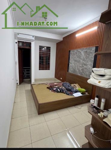 Cần bán nhà phố TRƯƠNG ĐỊNH  , #40m2 , chỉ hơn 7 tỷ , 6 tầng , ô tô vào tậ cửa , cókaraoke - 2