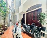 Hộ khẩu Đường Láng Đống Đa, 60m², 3 tầng, mặt tiền 5m, cách phố 30m, giá tốt 9.9 tỷ