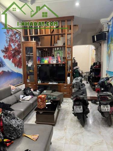 CẦN BÁN GẤP NHÀ CHÍNH CHỦ PHỐ VĂN CAO THUỴ KHUÊ TÂY HỒ 48M 5 TẦNG HƠN 10 TỶ SÁT OTO GẦN HỒ - 1