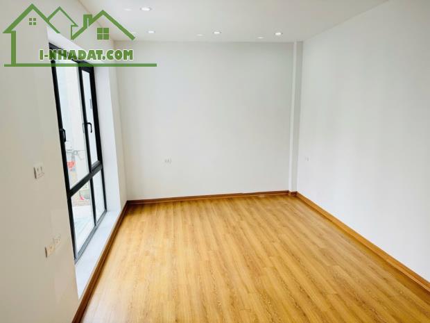 HIẾM! Nhà 5 tầng mới koong Giang Biên, lô góc, nội thất, ô tô đỗ cổng, 30m, giá 5 tỷ xíu - 1