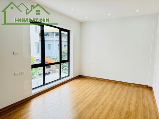 HIẾM! Nhà 5 tầng mới koong Giang Biên, lô góc, nội thất, ô tô đỗ cổng, 30m, giá 5 tỷ xíu - 2