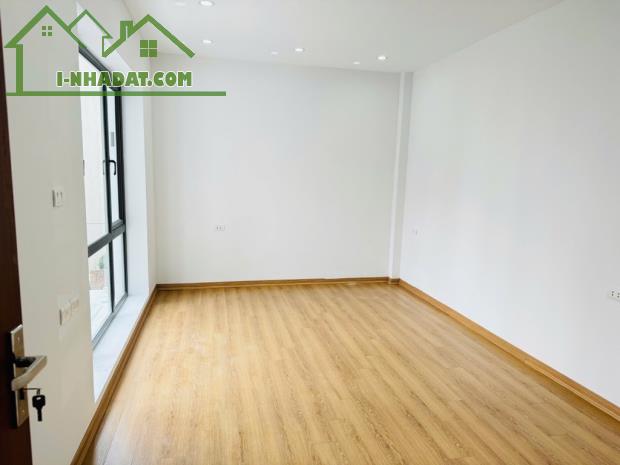 HIẾM! Nhà 5 tầng mới koong Giang Biên, lô góc, nội thất, ô tô đỗ cổng, 30m, giá 5 tỷ xíu - 3