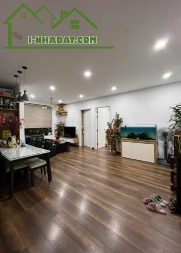 LONG BIÊN- Ô TÔ VÀO NHÀ, NGÕ Ô TÔ THÔNG KINH DOANH, LÔ GÓC 40M 4T- 11.2 ĐỒNG