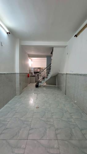 Nhà nguyên căn Bà Hạt, Q10 gần Chợ Nguyễn Tri Phương – 3 tầng – 4P – 11tr/th.