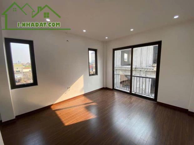 Cho thuê nhà riêng sài đồng 35m2 đồ cơ bản 6 tầng 3 ngủ giá 12 triệu