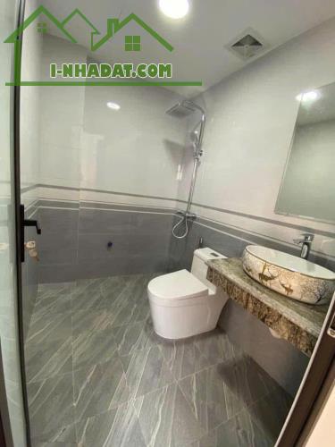 Cho thuê nhà riêng sài đồng 35m2 đồ cơ bản 6 tầng 3 ngủ giá 12 triệu - 1
