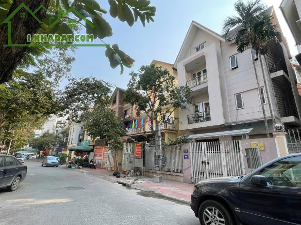 BÁN BIỆT THỰ VIP MỸ ĐÌNH - SỔ ĐỎ 200M² – 4 TẦNG – MT 10M – 56 TỶ 7 - 0974687037
