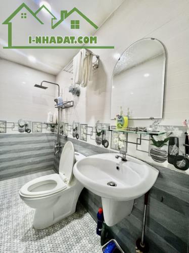 BÁN NHÀ QUẬN 1 HBG 60M2 NGANG GẦN 4M 2 PN SÁT MT VIP Q1 T GẤP BÁN RẦN QUANG KHẢI 5 TỶ.