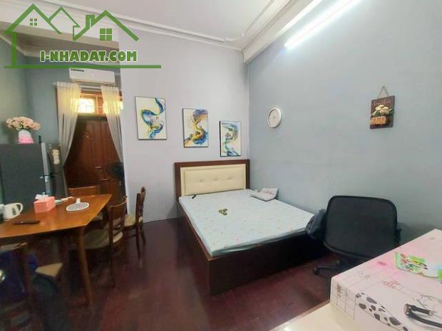 Bán nhanh nhà mặt phố Đặng Thùy Trâm, quận Cầu Giấy 4 tầng, diện tích 75m2 - 2