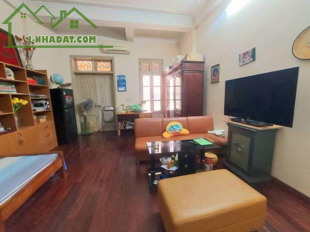 Bán nhanh nhà mặt phố Đặng Thùy Trâm, quận Cầu Giấy 4 tầng, diện tích 75m2 - 1