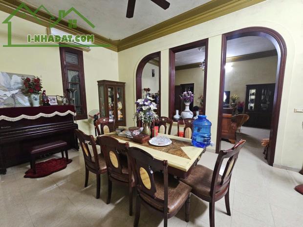 Biệt Thự cực Vip Vườn Đào, Lạc Long Quân, Hà Nội DT 270m2 x 4T, MT 20m, chỉ 220ty.