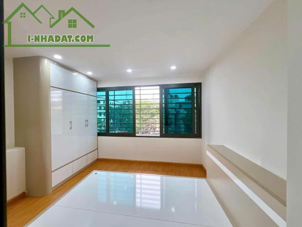 Cho thuê nhà tập thể mặt đường Nguyễn Chí Thanh, Đống Đa 70m, 3 ngủ, full đồ giá 12tr - 2