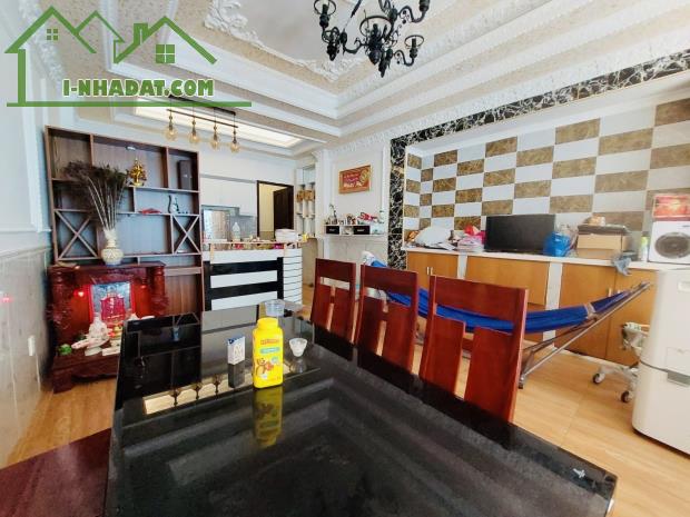 🏠NHÀ HẺM XE HƠI THÔNG. *️⃣ Diện tích 72M2 - 3 tầng. *️⃣ Giá 6ty. Thương lượng 9 chủ. *️⃣ - 2