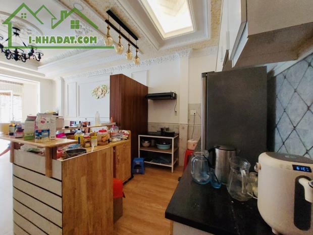 🏠NHÀ HẺM XE HƠI THÔNG. *️⃣ Diện tích 72M2 - 3 tầng. *️⃣ Giá 6ty. Thương lượng 9 chủ. *️⃣ - 3
