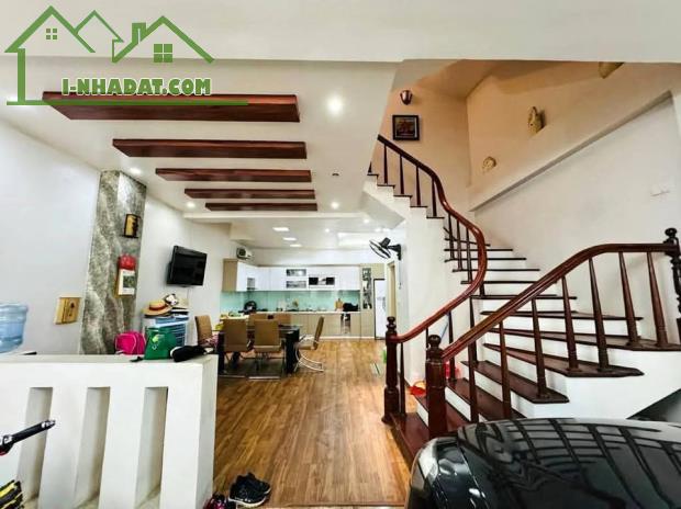 Bán nhà mặt phố DT94m, 4t, MT7m, 20 tỷ. Ba đình.