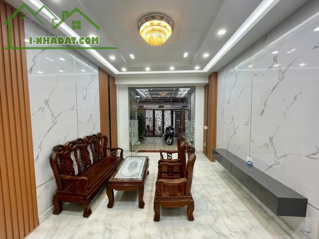 Nhà 82mx 4 tầng độc lập sân cổng riêng đường Vũ Chí Thắng. Giá rẻ - 1