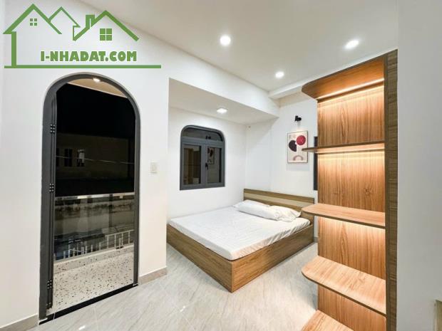 GIÁP QUẬN 1 KHU VÍP BÌNH THẠNH - 31M2 - NGANG 4.2M - 2 TẦNG 2PN NHÀ MỚI ĐẸP FULL NỘI THẤT