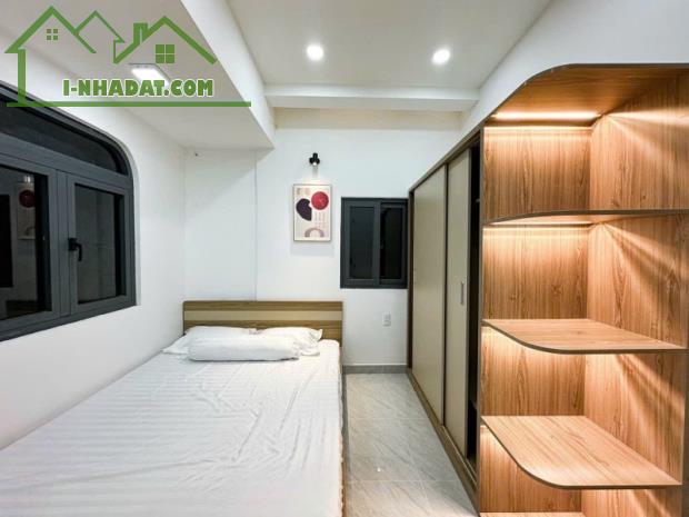 GIÁP QUẬN 1 KHU VÍP BÌNH THẠNH - 31M2 - NGANG 4.2M - 2 TẦNG 2PN NHÀ MỚI ĐẸP FULL NỘI THẤT - 3