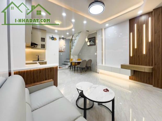 GIÁP QUẬN 1 KHU VÍP BÌNH THẠNH - 31M2 - NGANG 4.2M - 2 TẦNG 2PN NHÀ MỚI ĐẸP FULL NỘI THẤT - 5