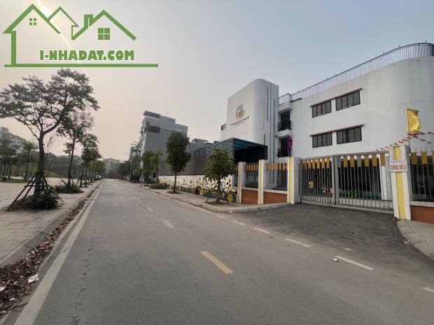 Siêu phẩm phân lô Ngọc Thụy - Vỉa hè ô tô tránh, kinh doanh – 4 tầng, đủ nội thất
