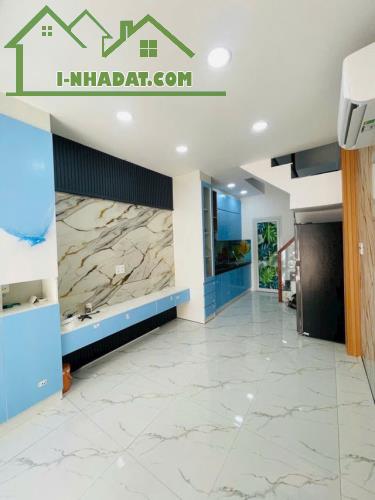 BÁN NHÀ HẺM NGUYỄN CẢNH CHÂN, QUẬN 1 - 28M2, 2 TẦNG, 3PN, 3WC - GIÁ 5.8 TỶ - SỔ HỒNG - 1