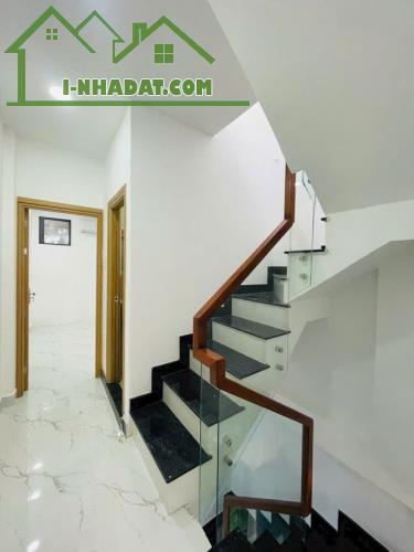 BÁN NHÀ HẺM NGUYỄN CẢNH CHÂN, QUẬN 1 - 28M2, 2 TẦNG, 3PN, 3WC - GIÁ 5.8 TỶ - SỔ HỒNG - 2