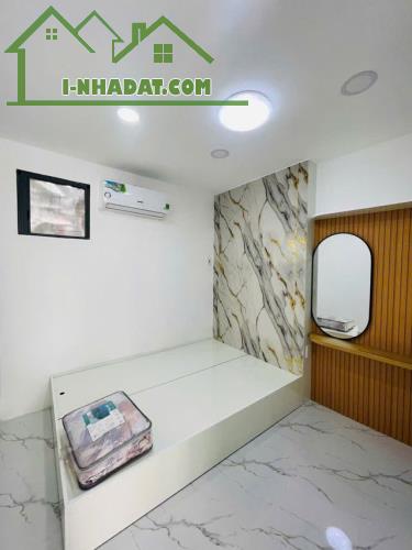 BÁN NHÀ HẺM NGUYỄN CẢNH CHÂN, QUẬN 1 - 28M2, 2 TẦNG, 3PN, 3WC - GIÁ 5.8 TỶ - SỔ HỒNG - 3