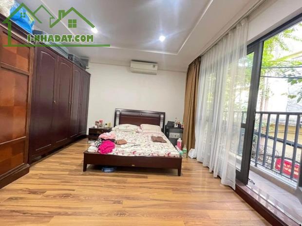 NHÀ ĐỒNG MAI CĂN GÓC GẦN ĐƯỜNG XE BUÝT 43M 4T 3.25TỶ