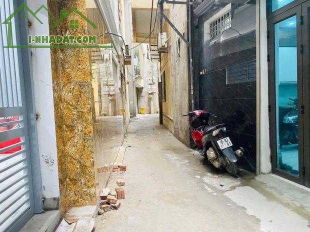 Nhà ngõ 59 Mễ Trì . 34m2 × 5 tầng ×mt:5,9m. 300m ra phố