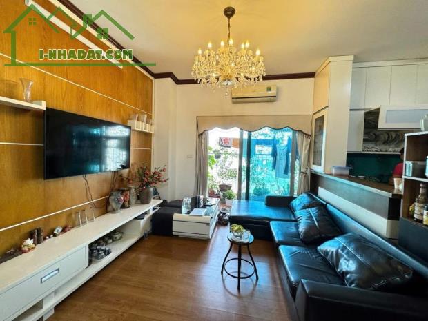 Nhà Mới Full Nội Thất Phố Quan Hoa DT41m2,4T Gần Phố Ngõ Rộng Giá 9.97Tỷ