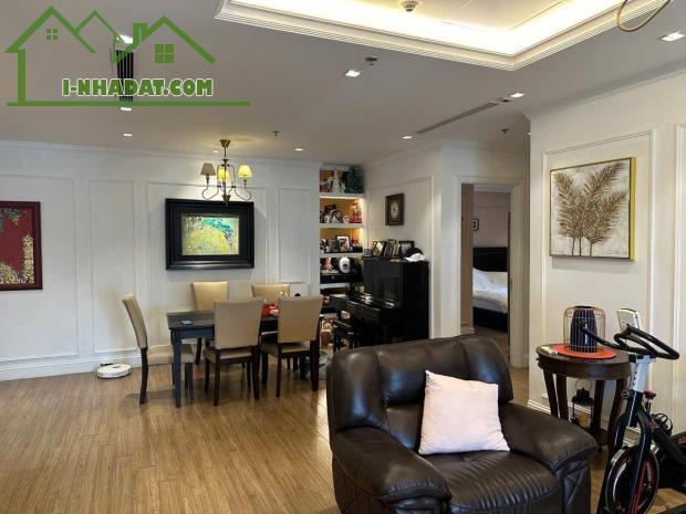 Bán nhà Times City-DT 124 m2,TẦNG CAO-CĂN GÓC-3 NGỦ-2 WC-2 LÔGIA-CÓ SLOT Ô TÔ.