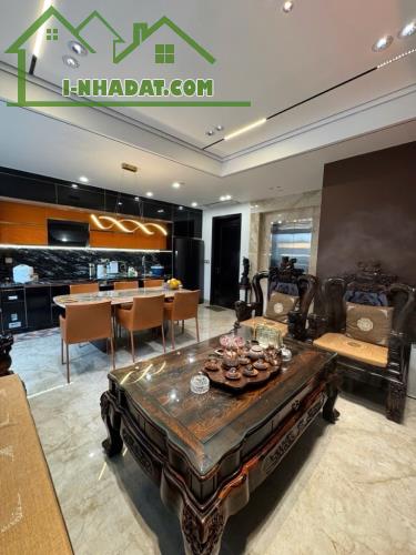 Nhà 🏠 đẹp Ngọc Lâm , 50 m 6 tầng có TM , mt 6 m . Giá 18,2 tỉ
