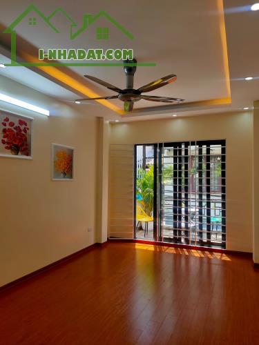 Chính chủ bán nhà phố Hồng Mai quận Hai Bà Trưng 39m2, 5 tầng, lô góc, 8.3 tỷ