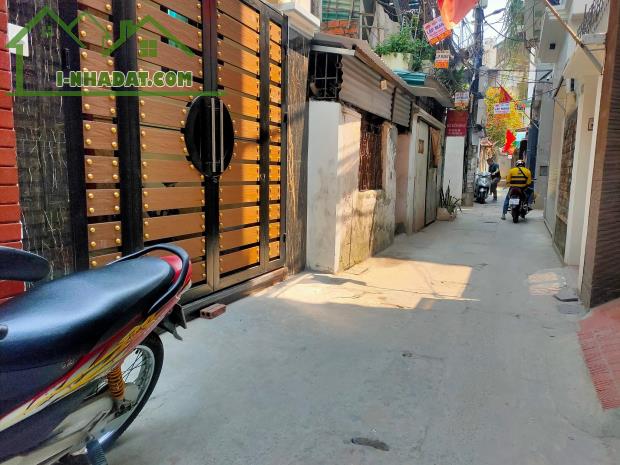 Chính chủ bán nhà phố Hồng Mai quận Hai Bà Trưng 39m2, 5 tầng, lô góc, 8.3 tỷ - 3