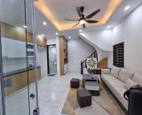 Nhà ngõ 59 Mễ Trì . 34m2 × 5 tầng ×mt:5,9m. 300m ra phố
