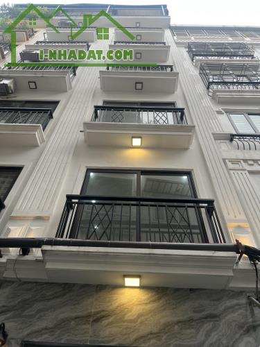 BÁN NHÀ ĐÀO TẤN 40M2 x 7 TẦNG - THANG MÁY - SÁT PHỐ - GIÁ CHỈ 13.5 TỶ  NGÕ TRƯỚC NHÀ RỘNG