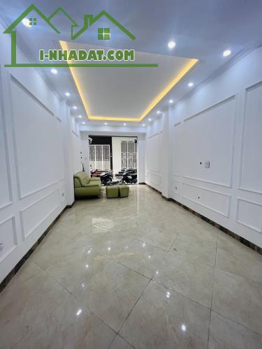 BÁN NHÀ ĐÀO TẤN 40M2 x 7 TẦNG - THANG MÁY - SÁT PHỐ - GIÁ CHỈ 13.5 TỶ  NGÕ TRƯỚC NHÀ RỘNG - 3