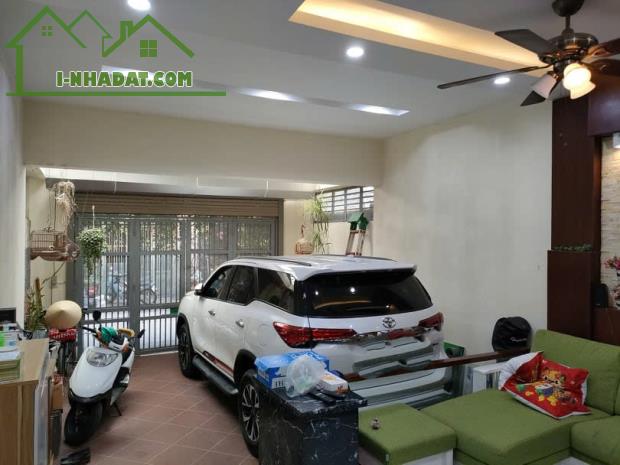 Bán nhà đường Láng – Đống Đa – Diện tích 40 m2 4 tầng gần ô tô, chủ để toàn bộ nội thất ti