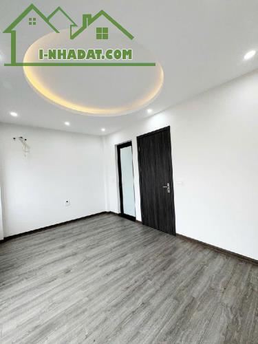 Mặt ngõ Ngọc Thuỵ Phân Lô 5 tầng mới tinh chỉ nhỉnh 4 tỷ nhận nhà ngay