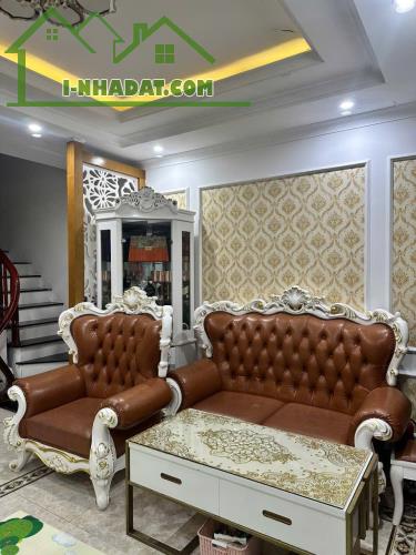 Bán nhà Thạch Bàn 30m2x5T, ngõ rộng thoáng ô tô đỗ cửa, giá 5.9 tỷ