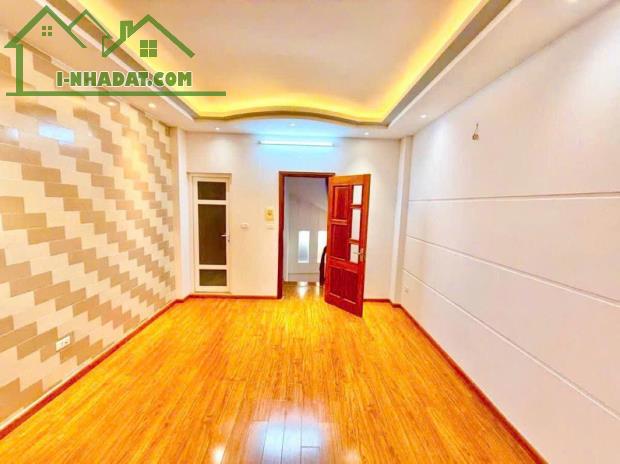 Bán nhà Nguyễn Khang - Cầu Giấy, 35m2, gần oto,ngõ thông, mặt tiền 4m, giá cực tốt - 2