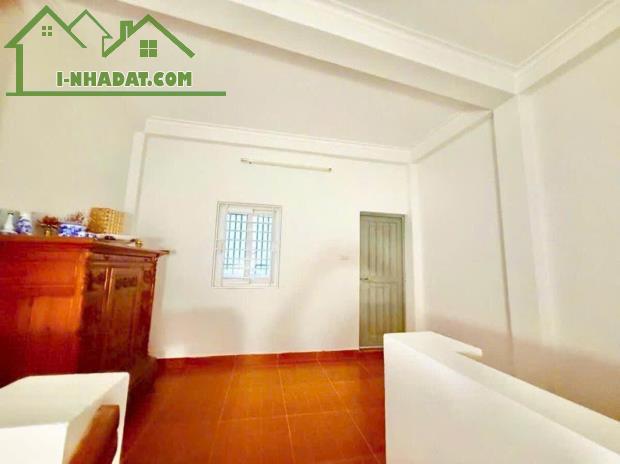 Bán nhà Nguyễn Khang - Cầu Giấy, 35m2, gần oto,ngõ thông, mặt tiền 4m, giá cực tốt - 3