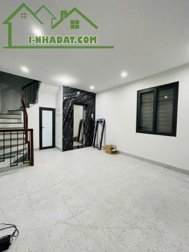 Bán nhà xây mới Phố Tôn Đức Thắng 40m2 Thang máy xịn, vị trí cách mặt phố 20m, giá chỉ - 1