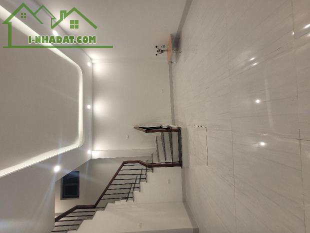 Bán Nhà 5 Tầng mới koong, nằm trên phố Ô Cách ,lô góc 3 thoáng , ngõ rộng thẳng tắp . - 1
