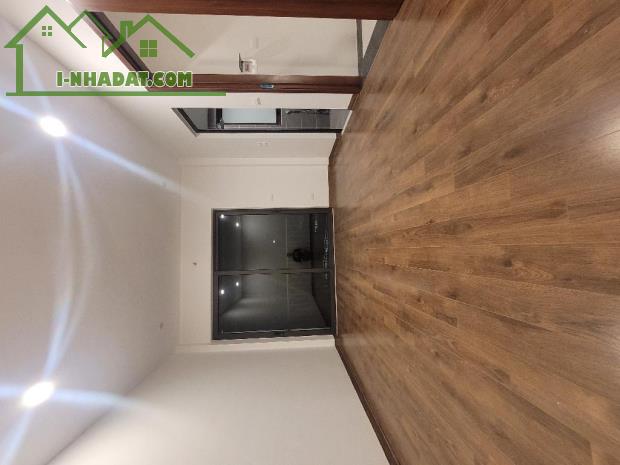 Bán Nhà 5 Tầng mới koong, nằm trên phố Ô Cách ,lô góc 3 thoáng , ngõ rộng thẳng tắp . - 2